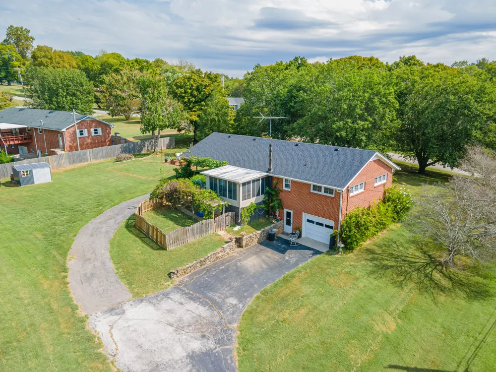 201 N Hardin Dr Columbia, TN 38401