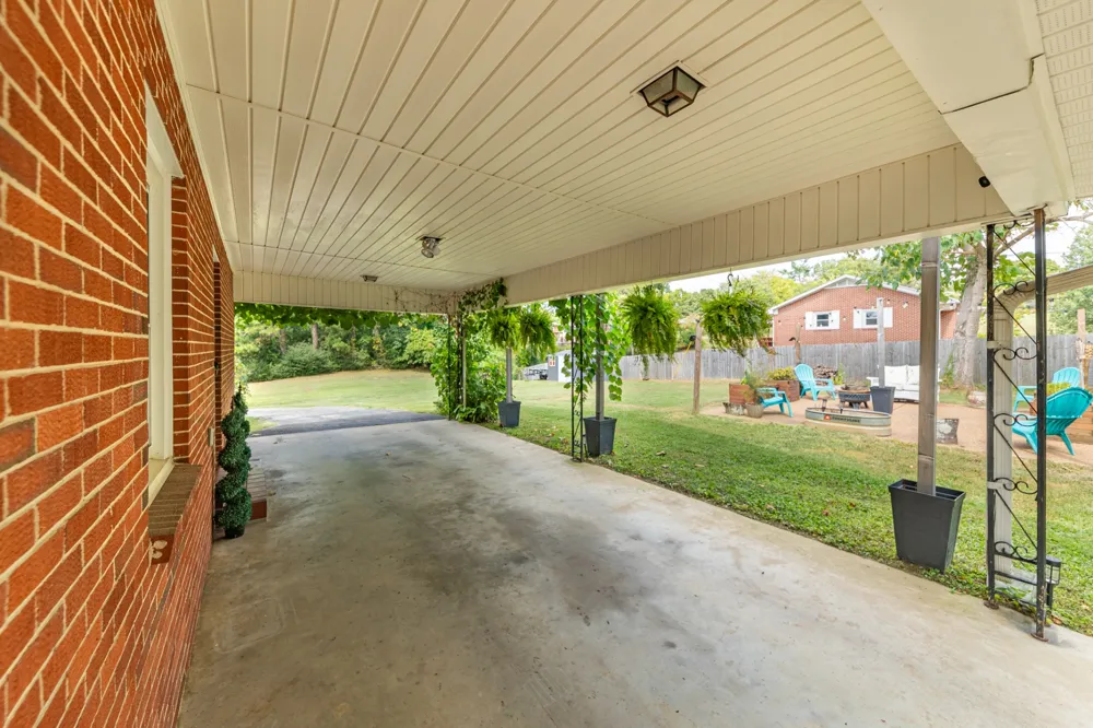 201 N Hardin Dr Columbia, TN 38401