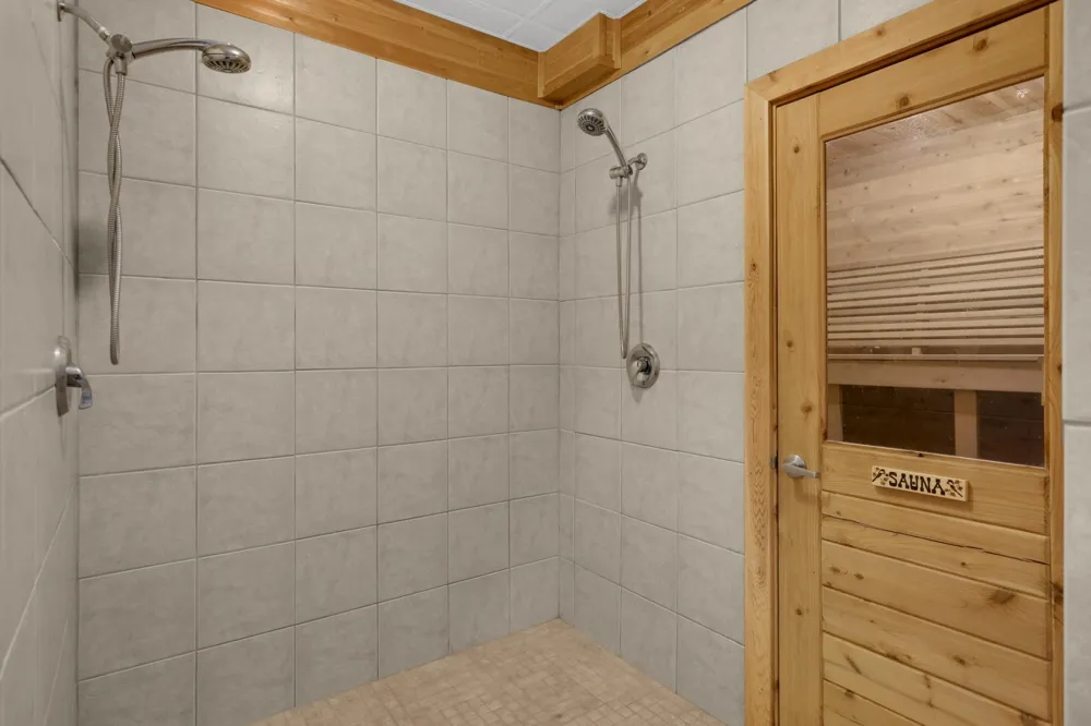 1085 Parkview Lane Victoria, MN 55386