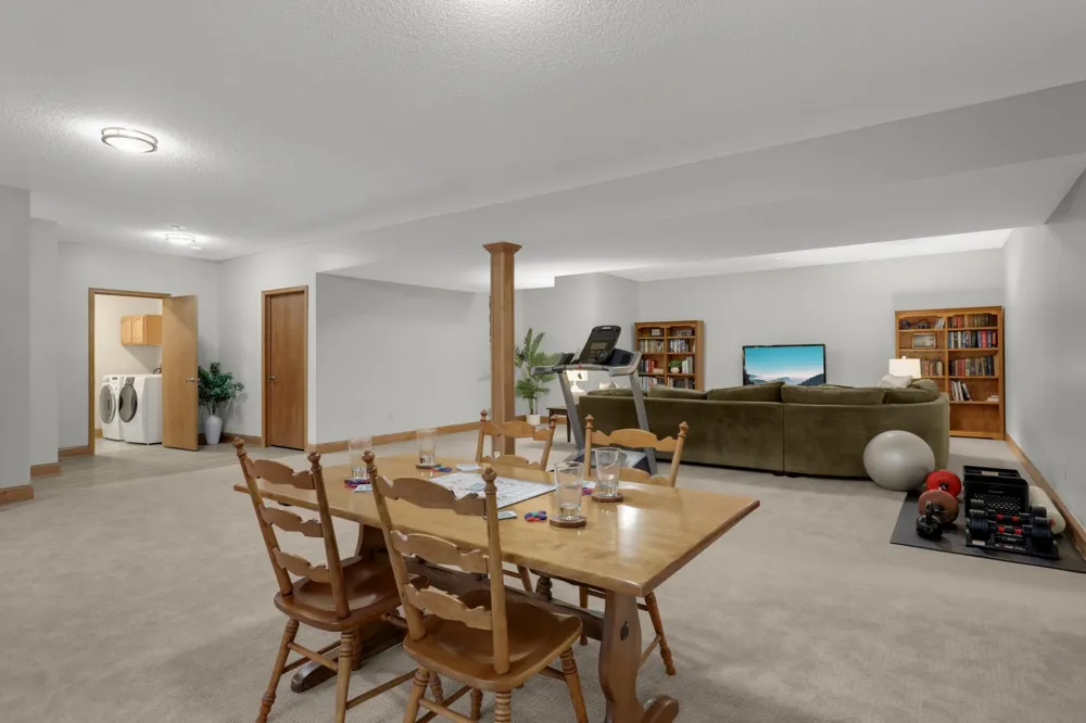 1085 Parkview Lane Victoria, MN 55386