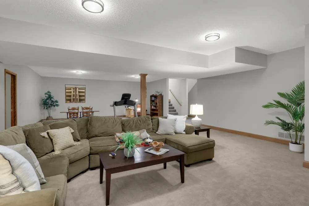 1085 Parkview Lane Victoria, MN 55386