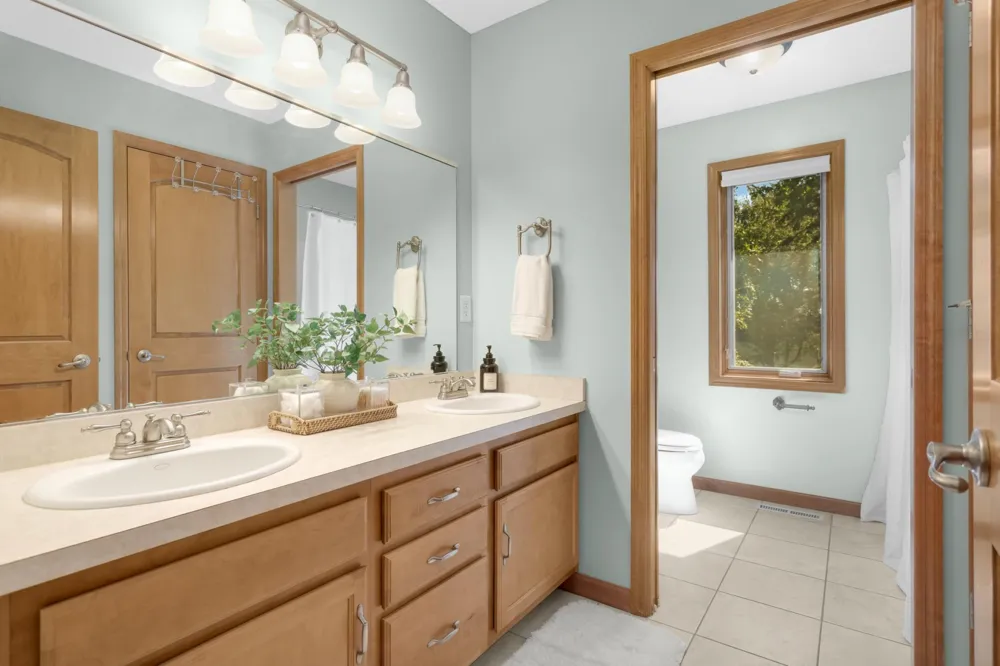 1085 Parkview Lane Victoria, MN 55386