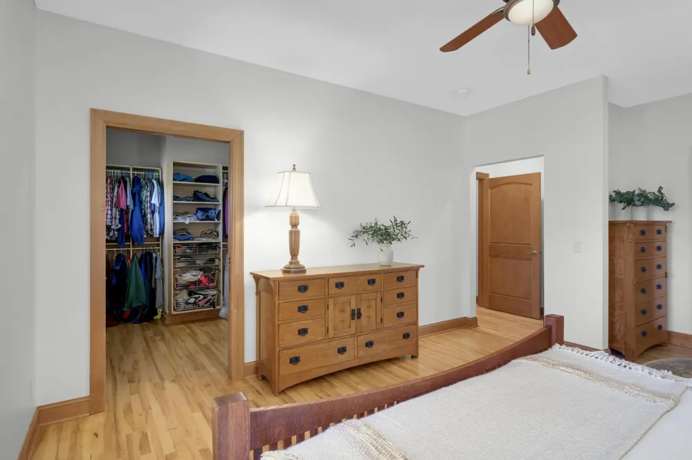 1085 Parkview Lane Victoria, MN 55386