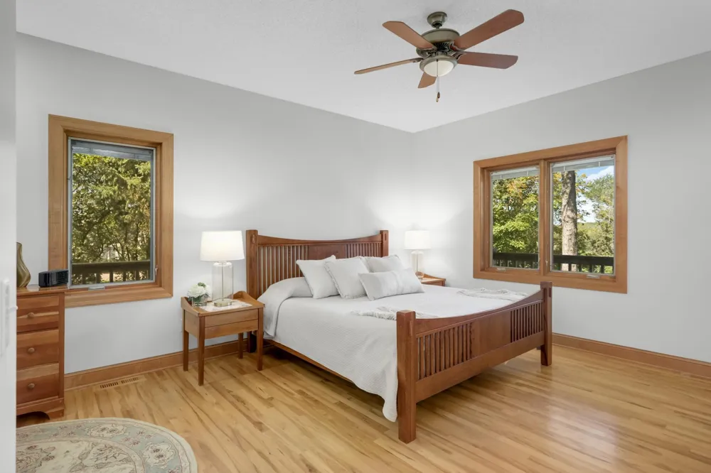 1085 Parkview Lane Victoria, MN 55386