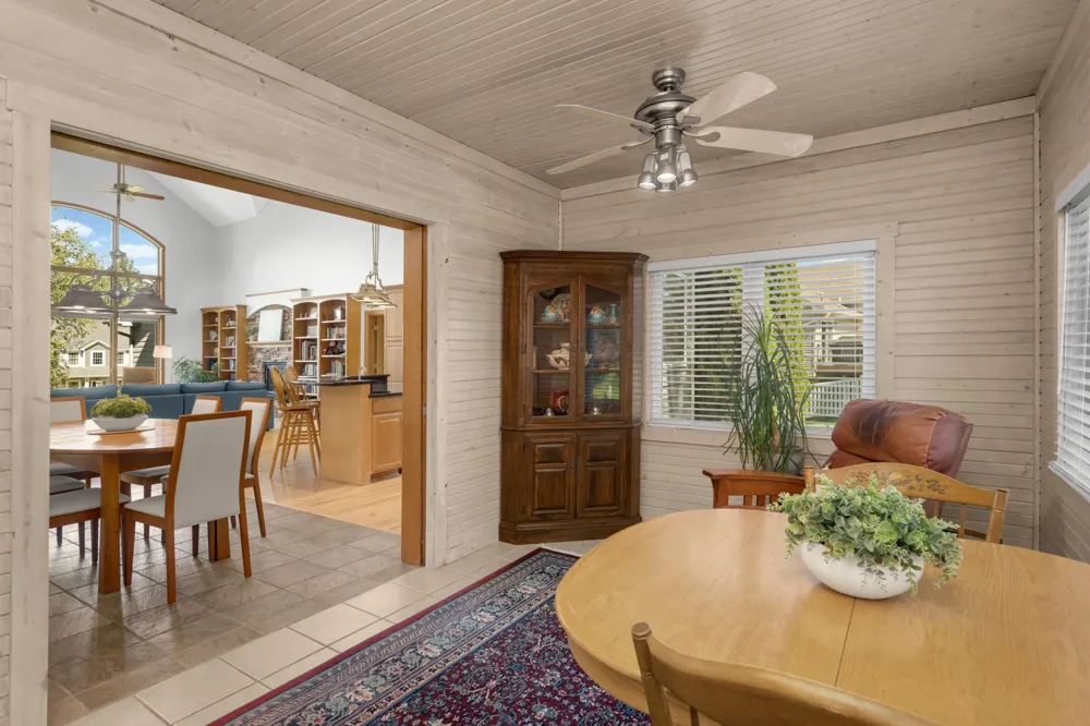 1085 Parkview Lane Victoria, MN 55386