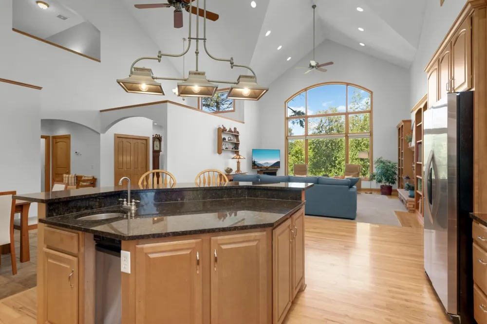 1085 Parkview Lane Victoria, MN 55386