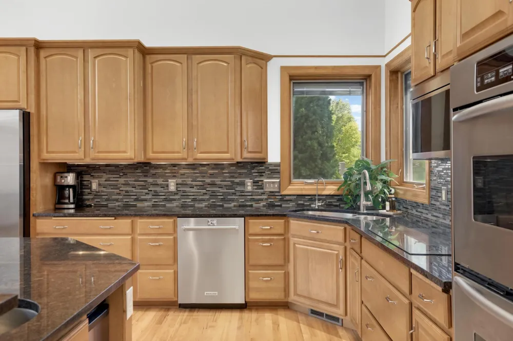 1085 Parkview Lane Victoria, MN 55386