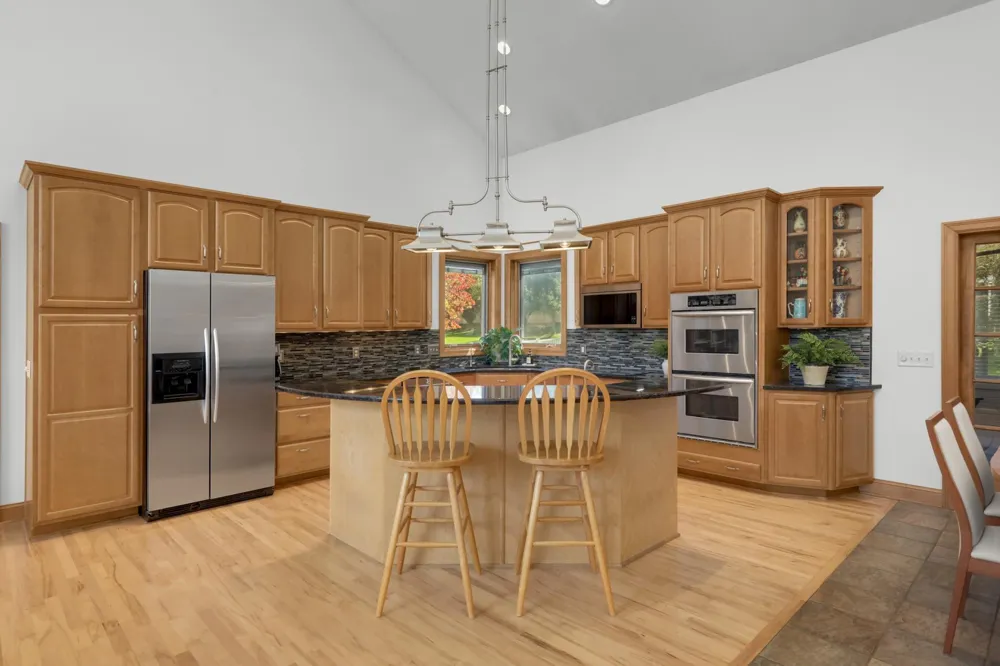 1085 Parkview Lane Victoria, MN 55386