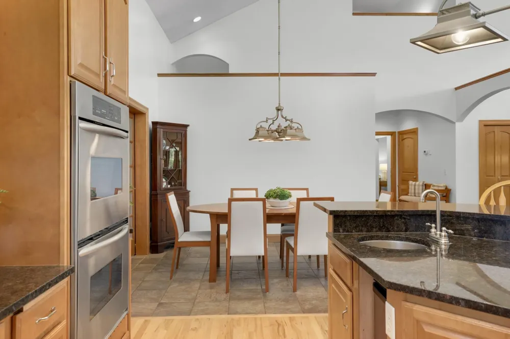 1085 Parkview Lane Victoria, MN 55386