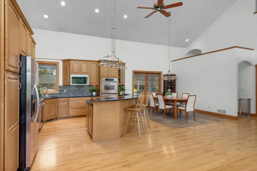 1085 Parkview Lane Victoria, MN 55386