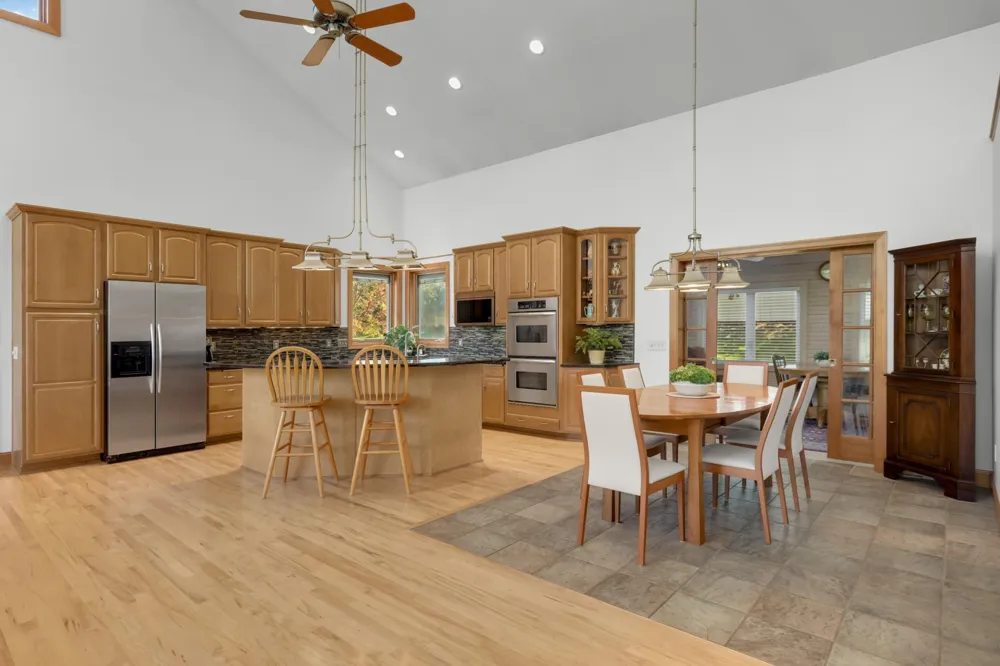 1085 Parkview Lane Victoria, MN 55386