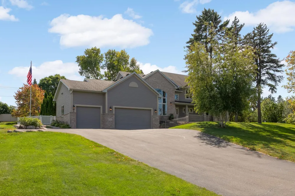 1085 Parkview Lane Victoria, MN 55386