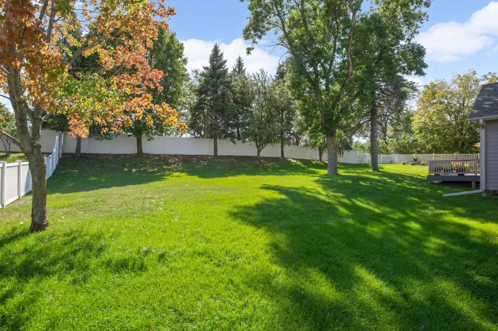 1085 Parkview Lane Victoria, MN 55386