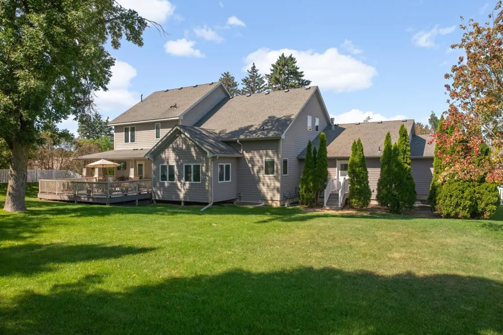 1085 Parkview Lane Victoria, MN 55386