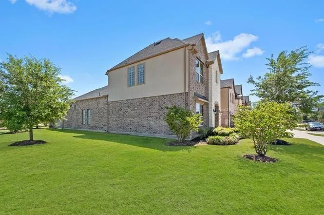 4911 Thunder Creek Lane Sugar Land, TX 77479