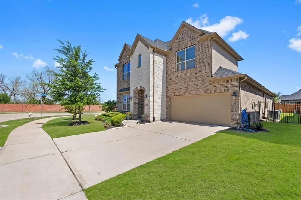 4911 Thunder Creek Lane Sugar Land, TX 77479