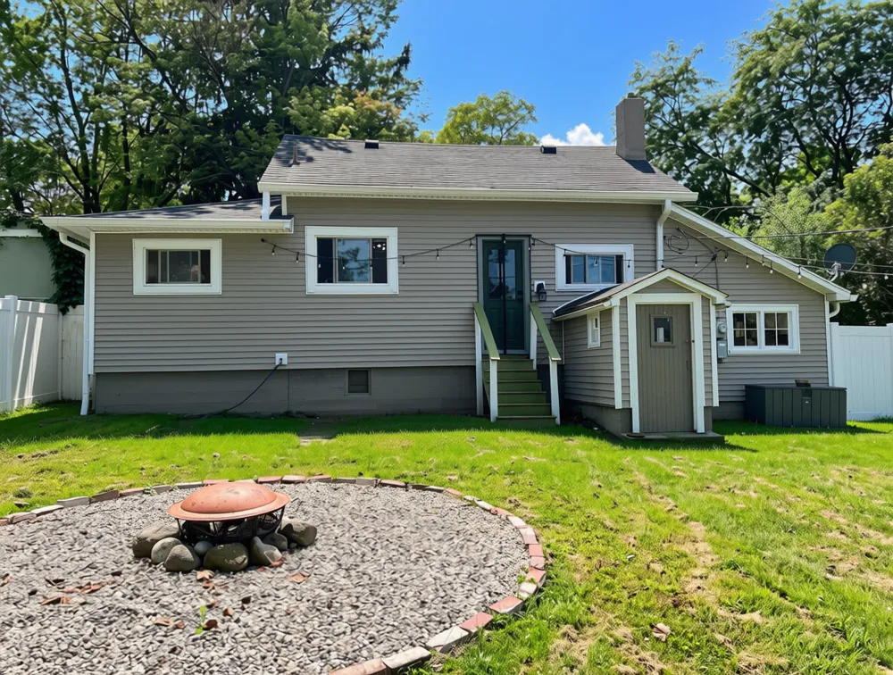 19 Frisbie Street Hillsdale City, MI 49242