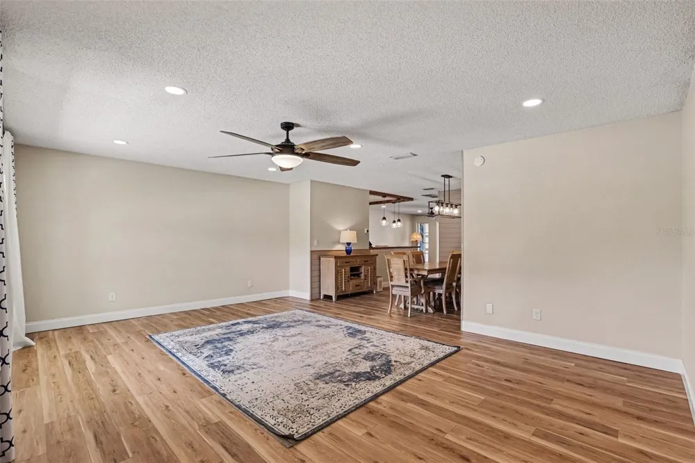 385 CLUB MANOR DRIVE Sun City Center, FL 33573