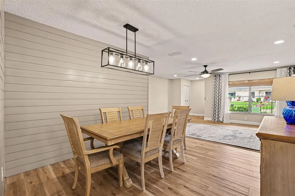 385 CLUB MANOR DRIVE Sun City Center, FL 33573