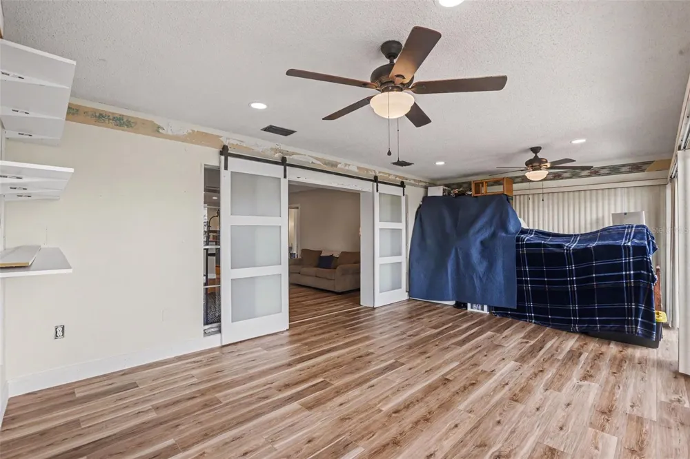 385 CLUB MANOR DRIVE Sun City Center, FL 33573
