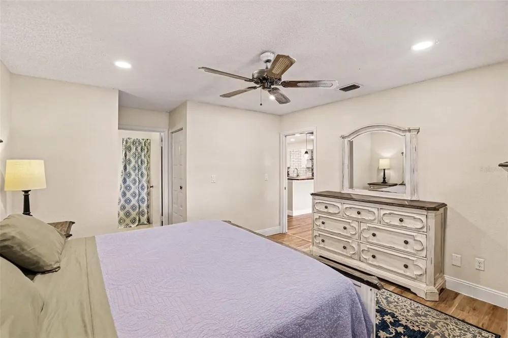 385 CLUB MANOR DRIVE Sun City Center, FL 33573
