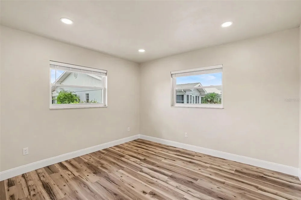 385 CLUB MANOR DRIVE Sun City Center, FL 33573