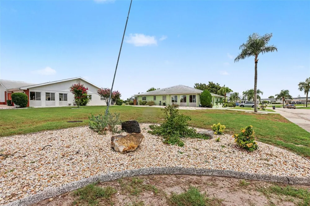 385 CLUB MANOR DRIVE Sun City Center, FL 33573