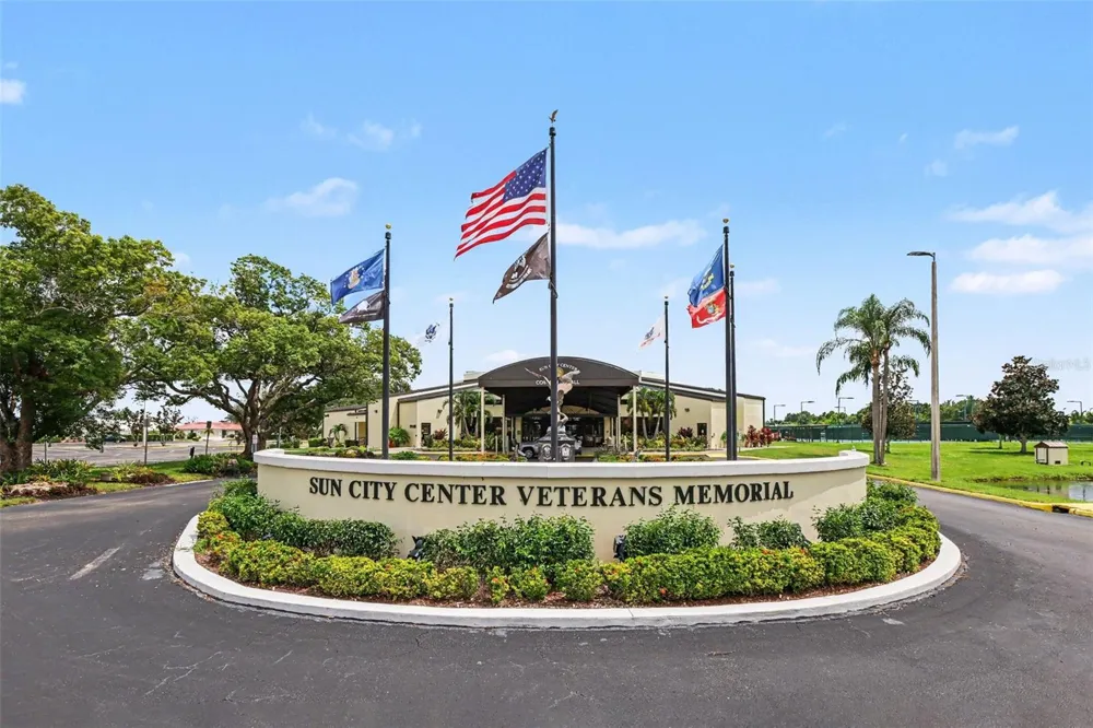 385 CLUB MANOR DRIVE Sun City Center, FL 33573