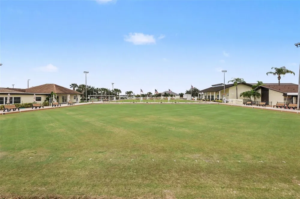 385 CLUB MANOR DRIVE Sun City Center, FL 33573