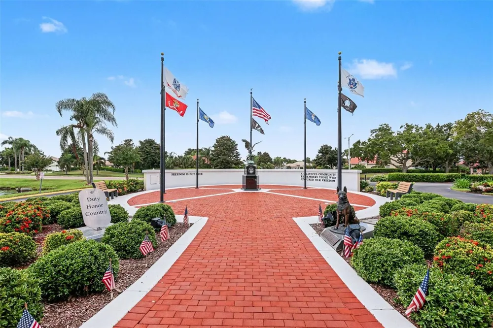385 CLUB MANOR DRIVE Sun City Center, FL 33573