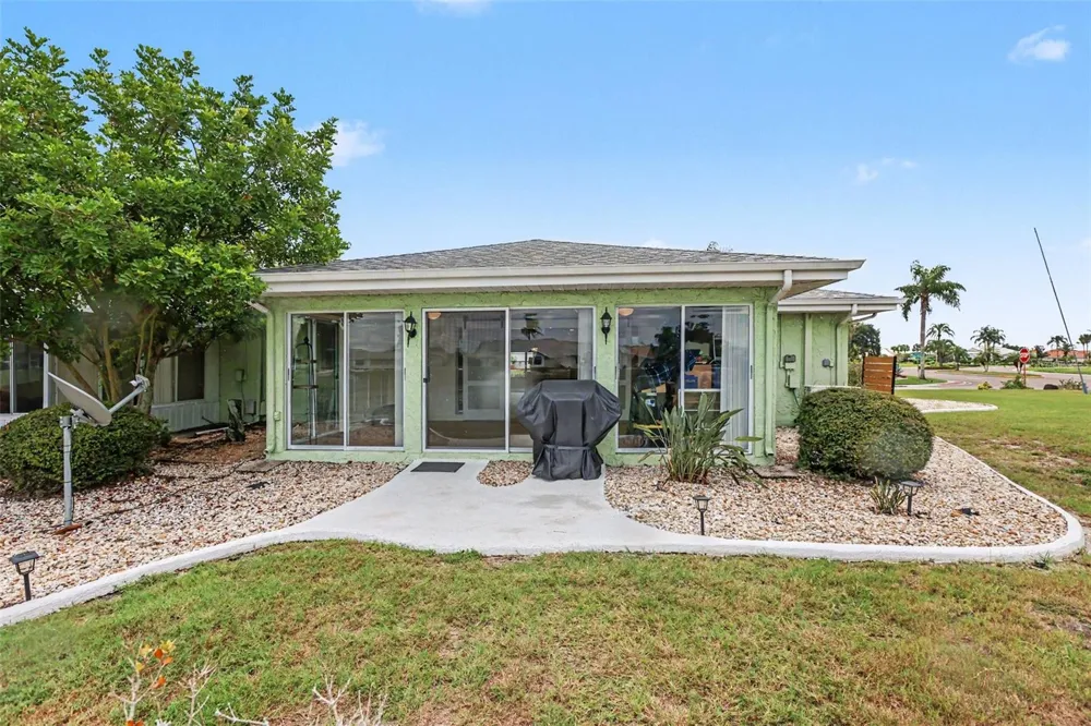385 CLUB MANOR DRIVE Sun City Center, FL 33573
