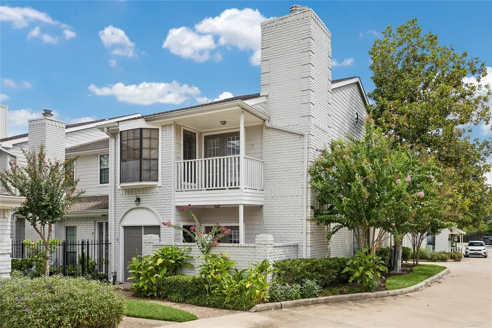 1911 Bering #8 Houston, TX 77057