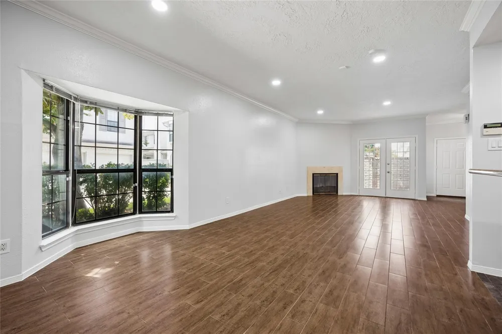 1911 Bering #8 Houston, TX 77057