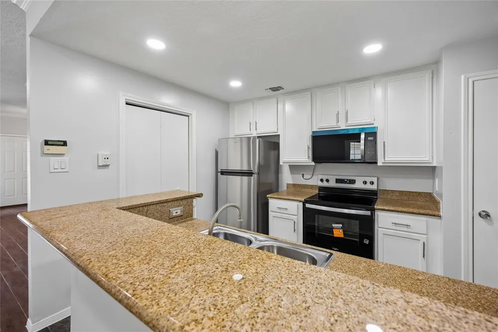 1911 Bering #8 Houston, TX 77057