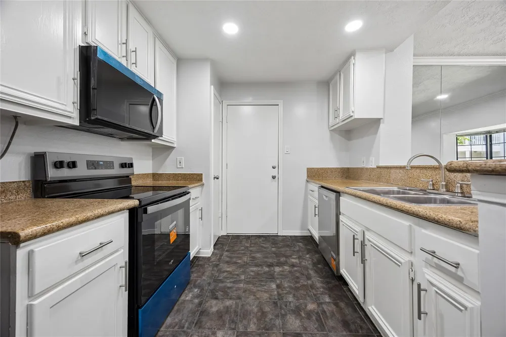 1911 Bering #8 Houston, TX 77057