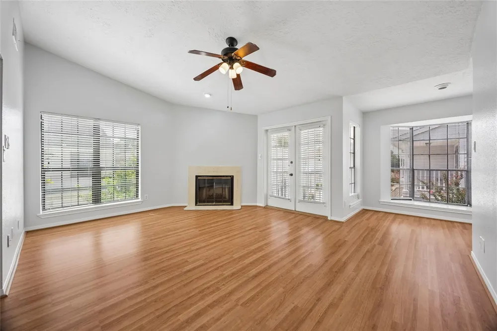 1911 Bering #8 Houston, TX 77057