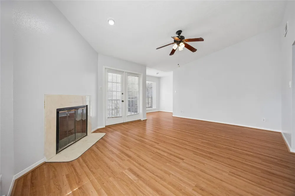 1911 Bering #8 Houston, TX 77057
