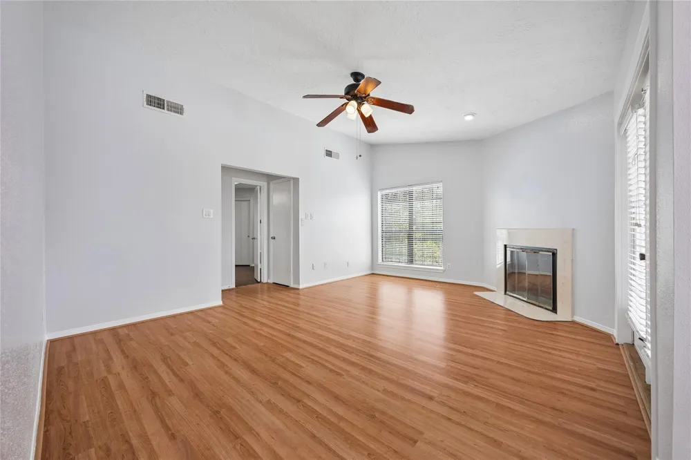 1911 Bering #8 Houston, TX 77057