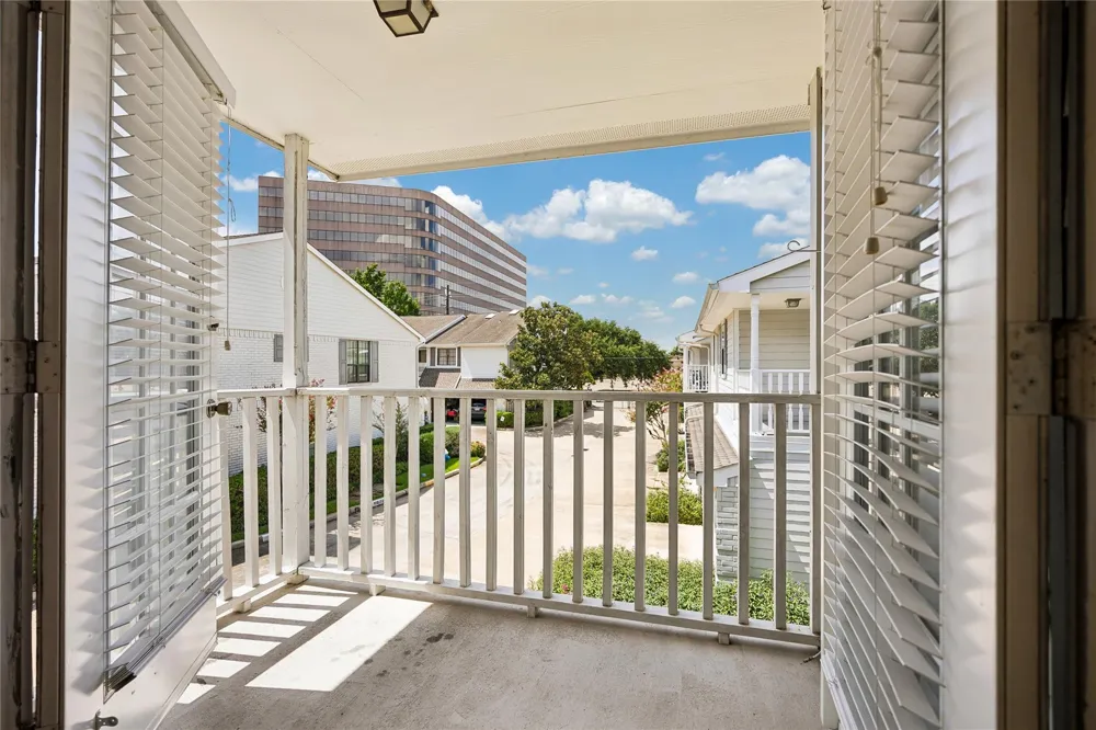 1911 Bering #8 Houston, TX 77057