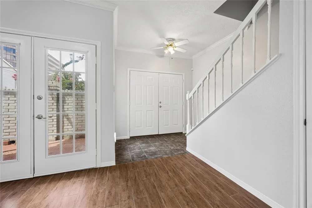 1911 Bering #8 Houston, TX 77057