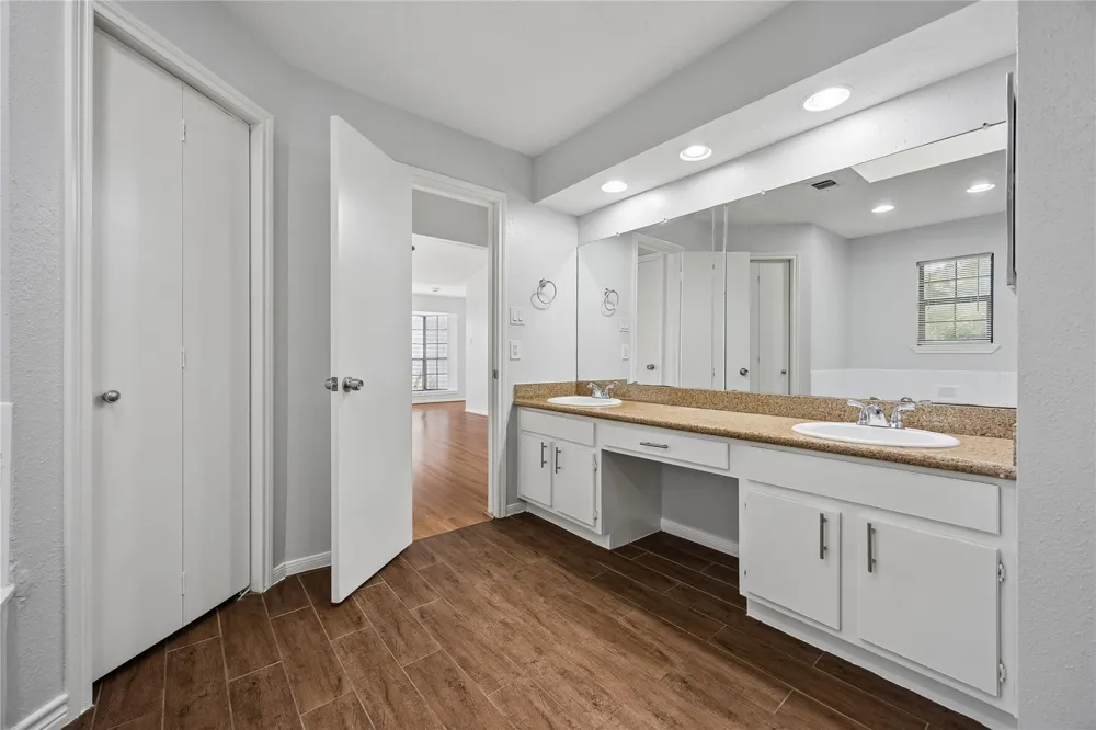 1911 Bering #8 Houston, TX 77057