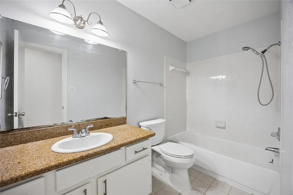 1911 Bering #8 Houston, TX 77057