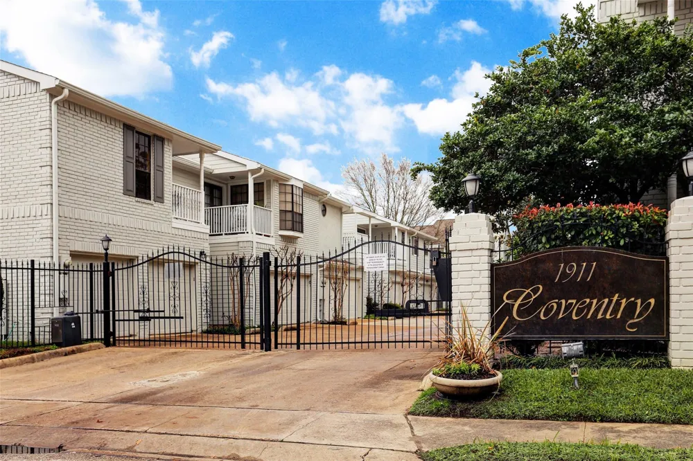 1911 Bering #8 Houston, TX 77057