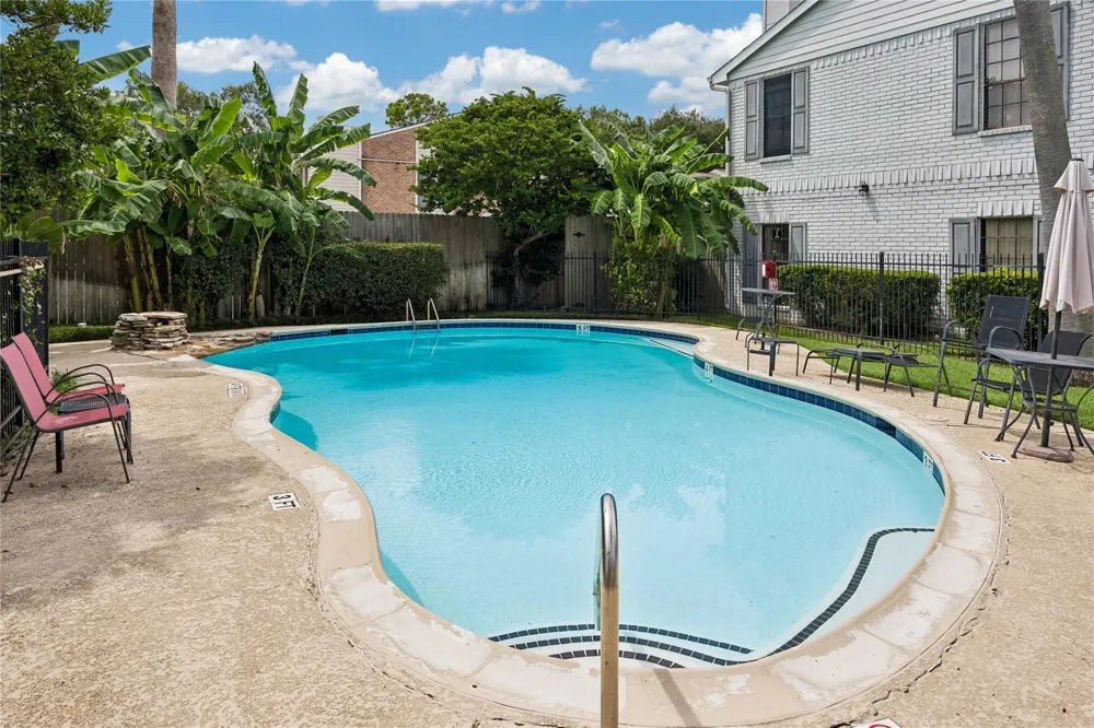 1911 Bering #8 Houston, TX 77057