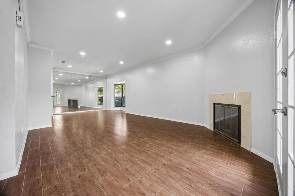 1911 Bering #8 Houston, TX 77057