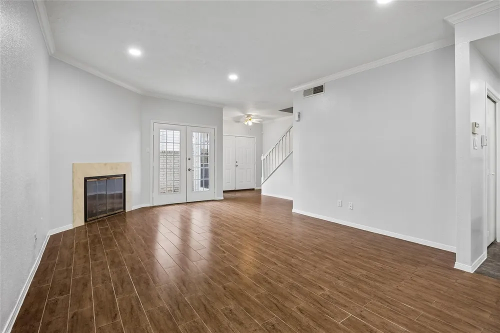 1911 Bering #8 Houston, TX 77057