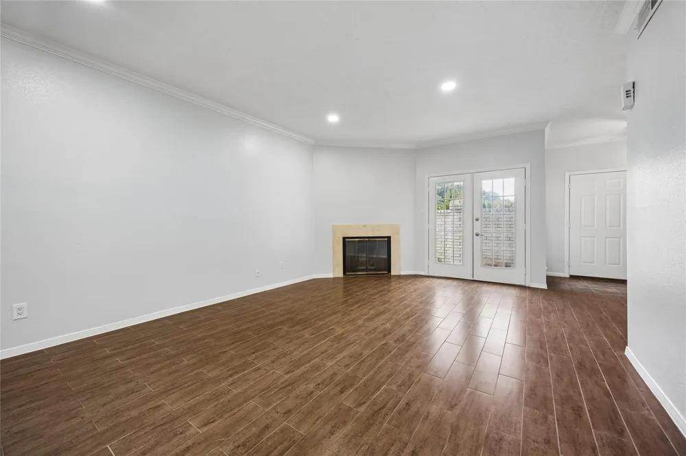 1911 Bering #8 Houston, TX 77057