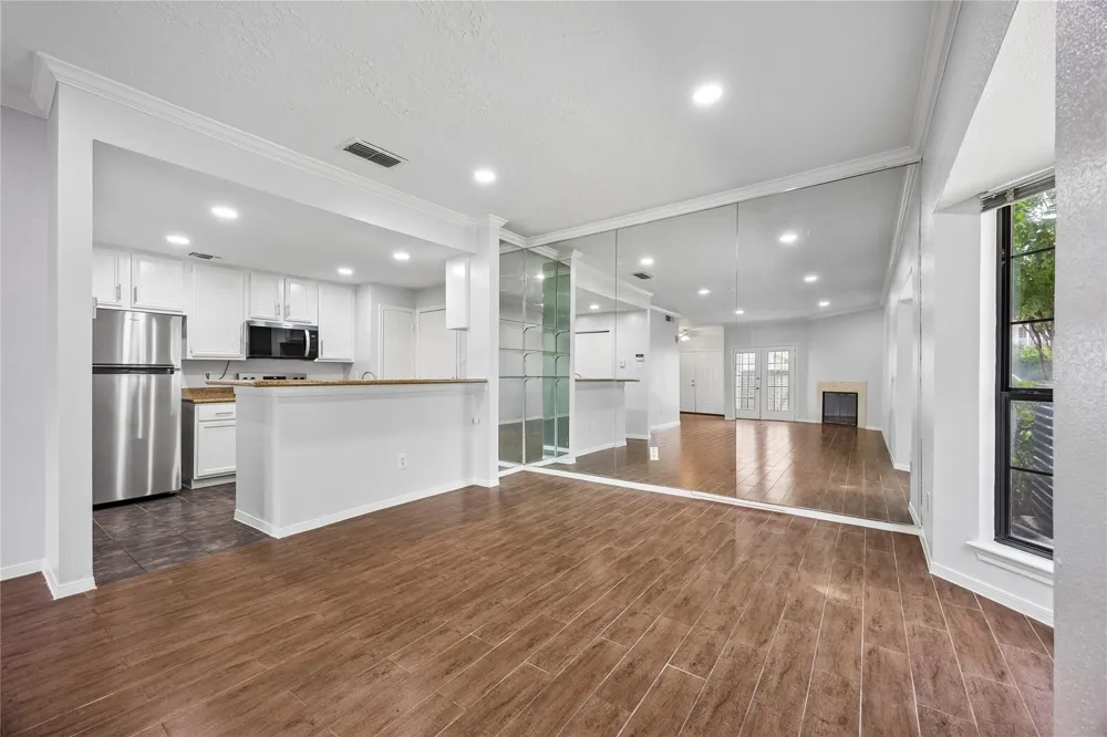 1911 Bering #8 Houston, TX 77057