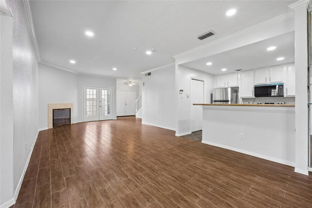 1911 Bering #8 Houston, TX 77057