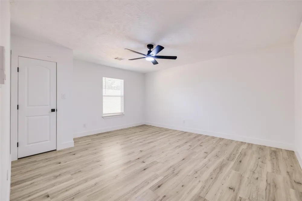 7067 Road 5913 #10 Cleveland, TX 77327